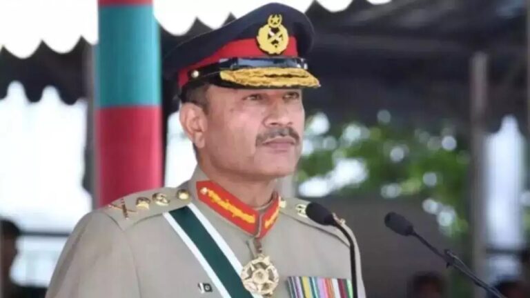 Army Chief Pledges to Eradicate Terrorism In Pakistan