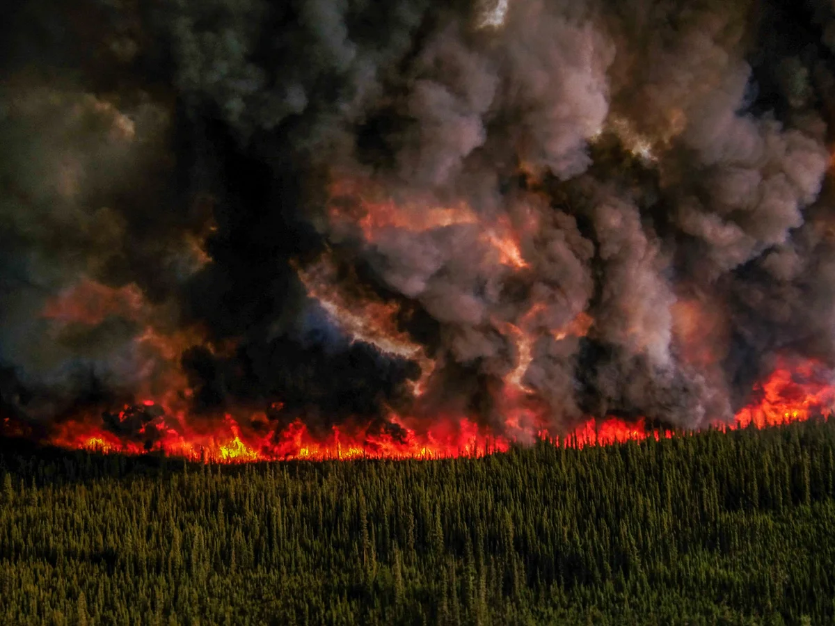 US faces wildfires and snowstorms at the same time