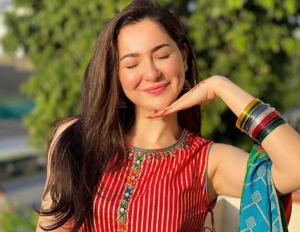 Hania Aamir Becomes Most-Followed Instagram Star of Pakistan!