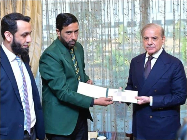 Prime Minister Rewards Snooker Champion Muhammad Asif with a 2.5 Million Prize!