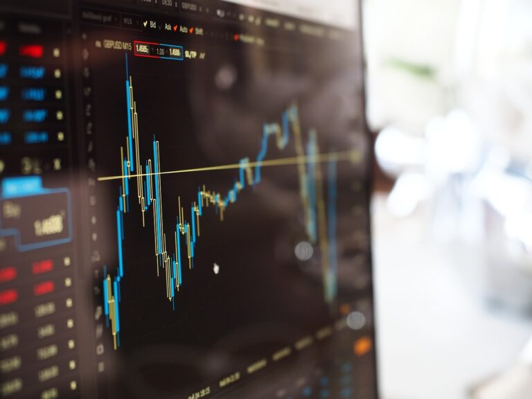 PSX gains nearly 1000 points