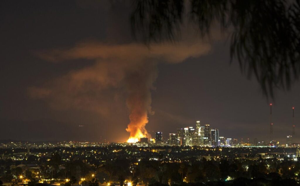 Massive Fire in Los Angeles Engulfs Hollywood Hills!