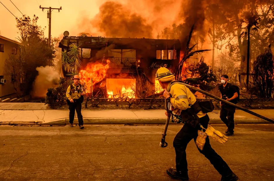 Los Angeles wildfires worsen as strong winds spread flames!