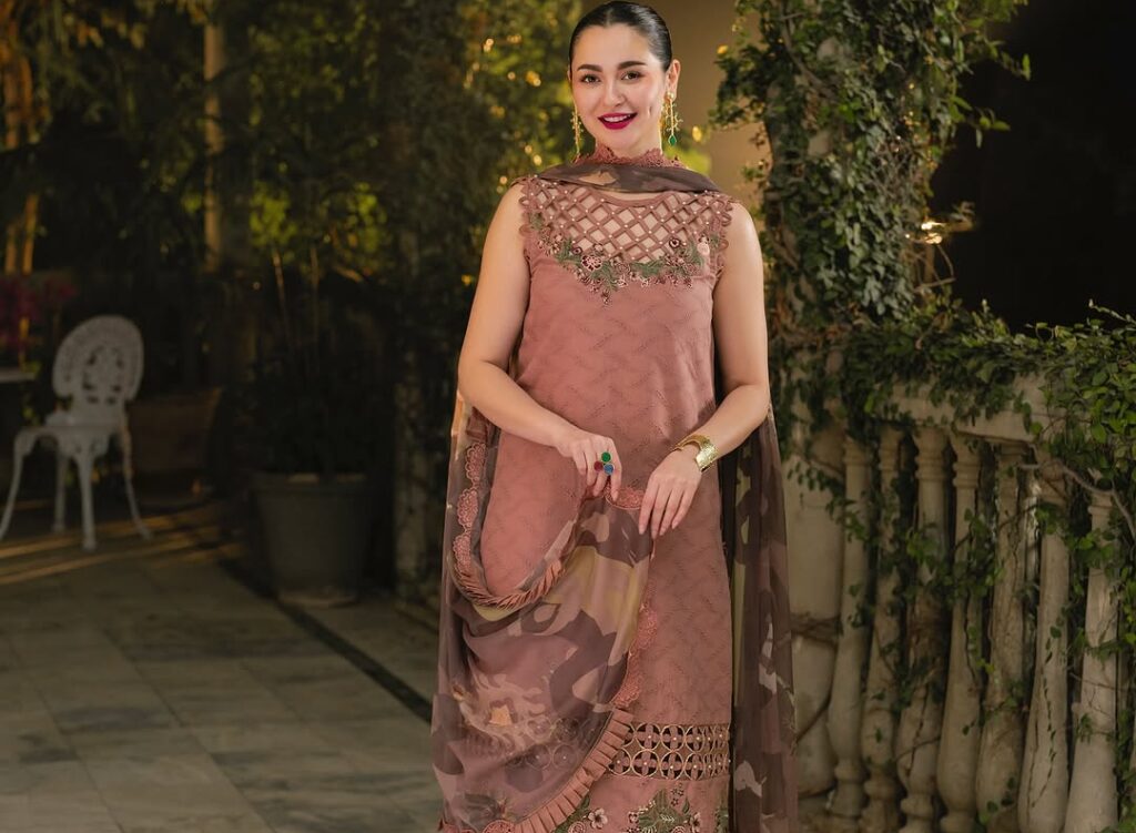 Hania Amir Stuns in Asifa & Nabeel Beautiful Gulkari Collection!