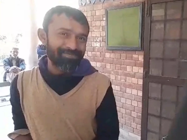 Indian Man Converts to Islam After Crossing Border into Pakistan!