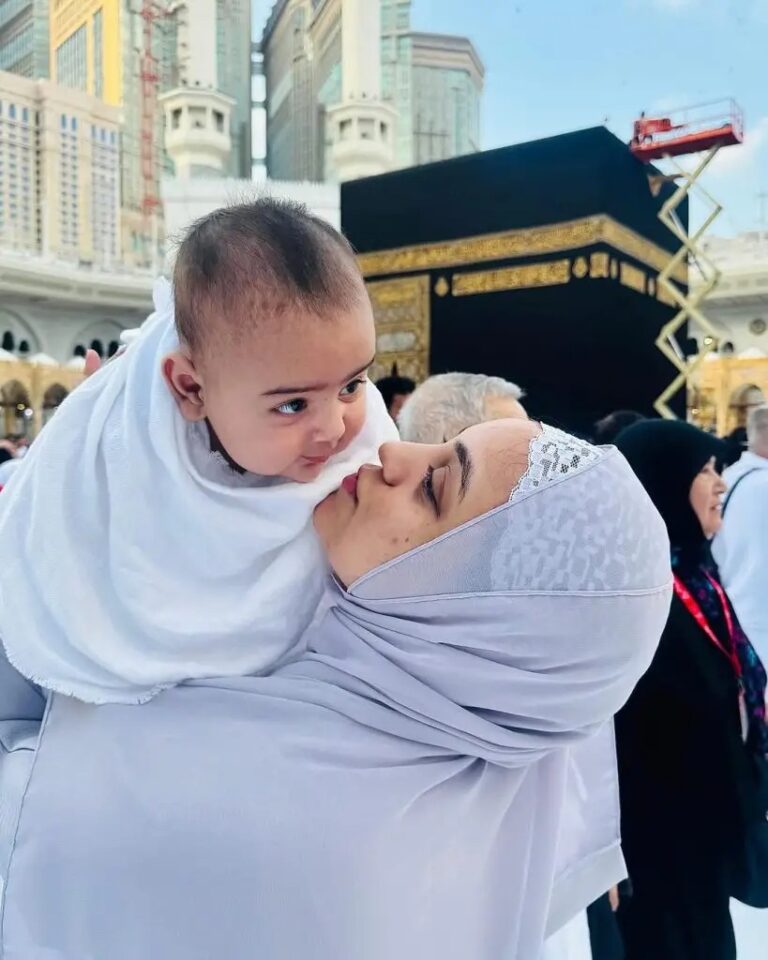 Maryam Noor’s Umrah Trip with Her Family!