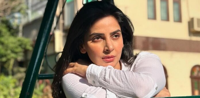 Saba Qamar Takes a Break from Social Media After Criticism!