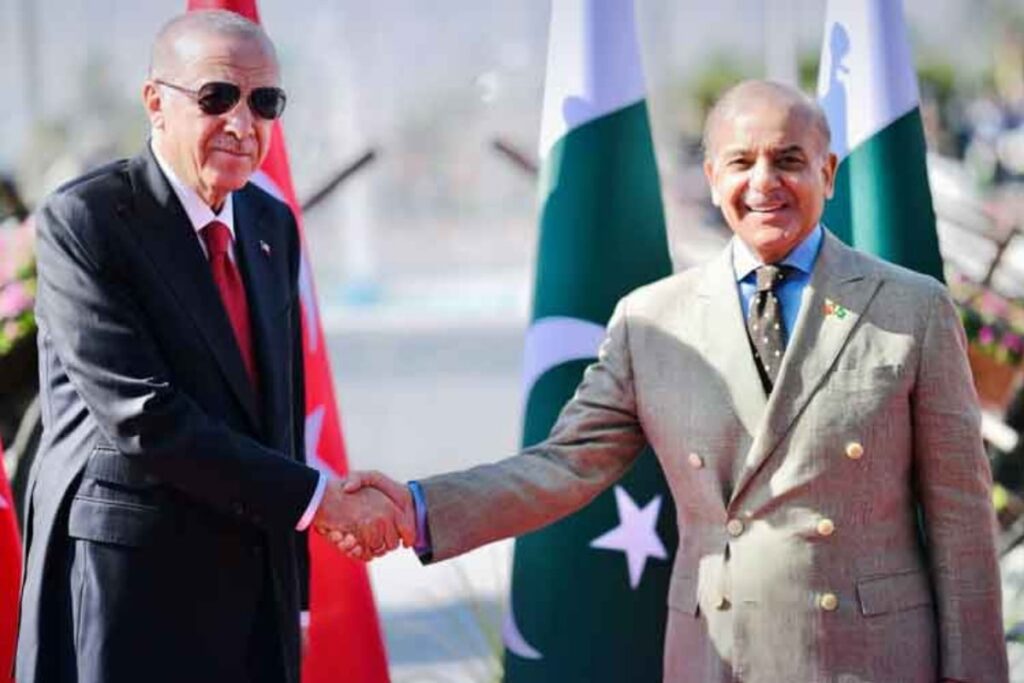 Pakistan and Turkiye sign 24 agreements to boost cooperation!