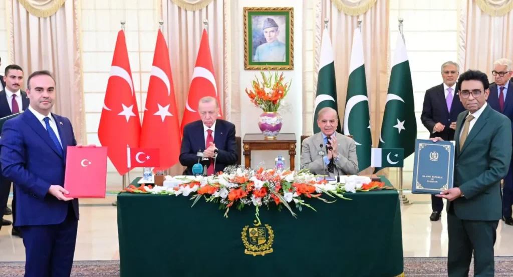 Pakistan Strengthens Defense Ties with Turkey!