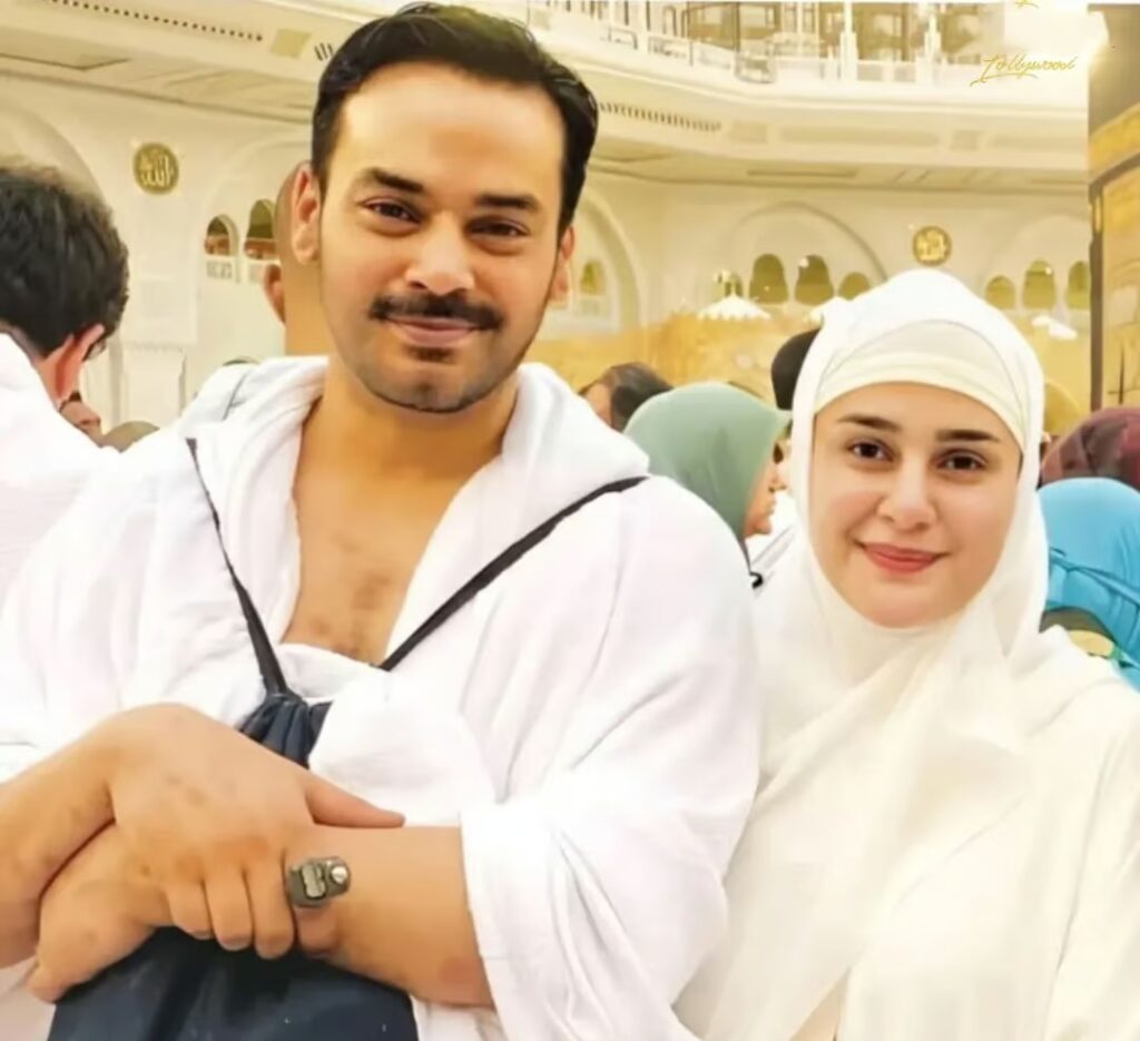 Kubra Khan and Gohar Rasheed Heartwarming Moment from Makkah!