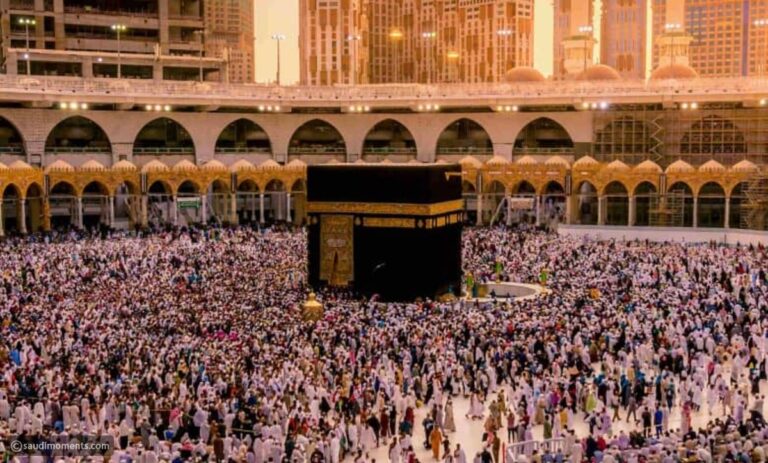 Saudi Arabia Welcomes 500000 Umrah Pilgrims in a Day!